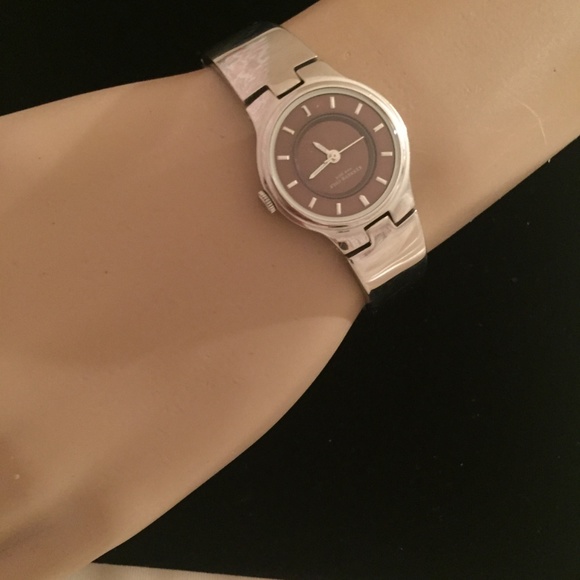 KENNETH COLE LADIES SILVER TONE REACTION WATCH - Picture 2 of 4